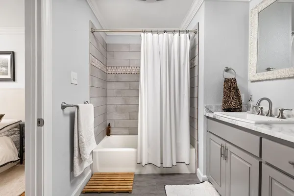 $4,999 | 706 West Avenue, Unit C, Austin, TX 78701