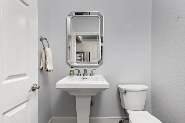 $5,500 | 706 West Avenue, Unit C, Austin, TX 78701