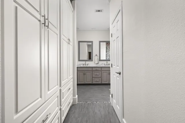 $5,500 | 706 West Avenue, Unit C, Austin, TX 78701