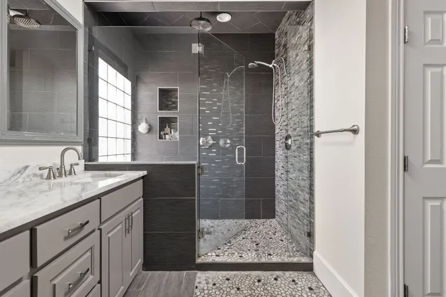 $5,500 | 706 West Avenue, Unit C, Austin, TX 78701