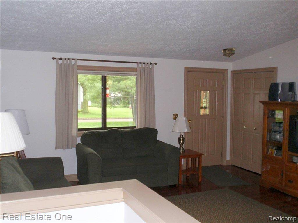 1425 Miller Road Lake Orion, MI 48362 - Photo 3 of 25 Living room view