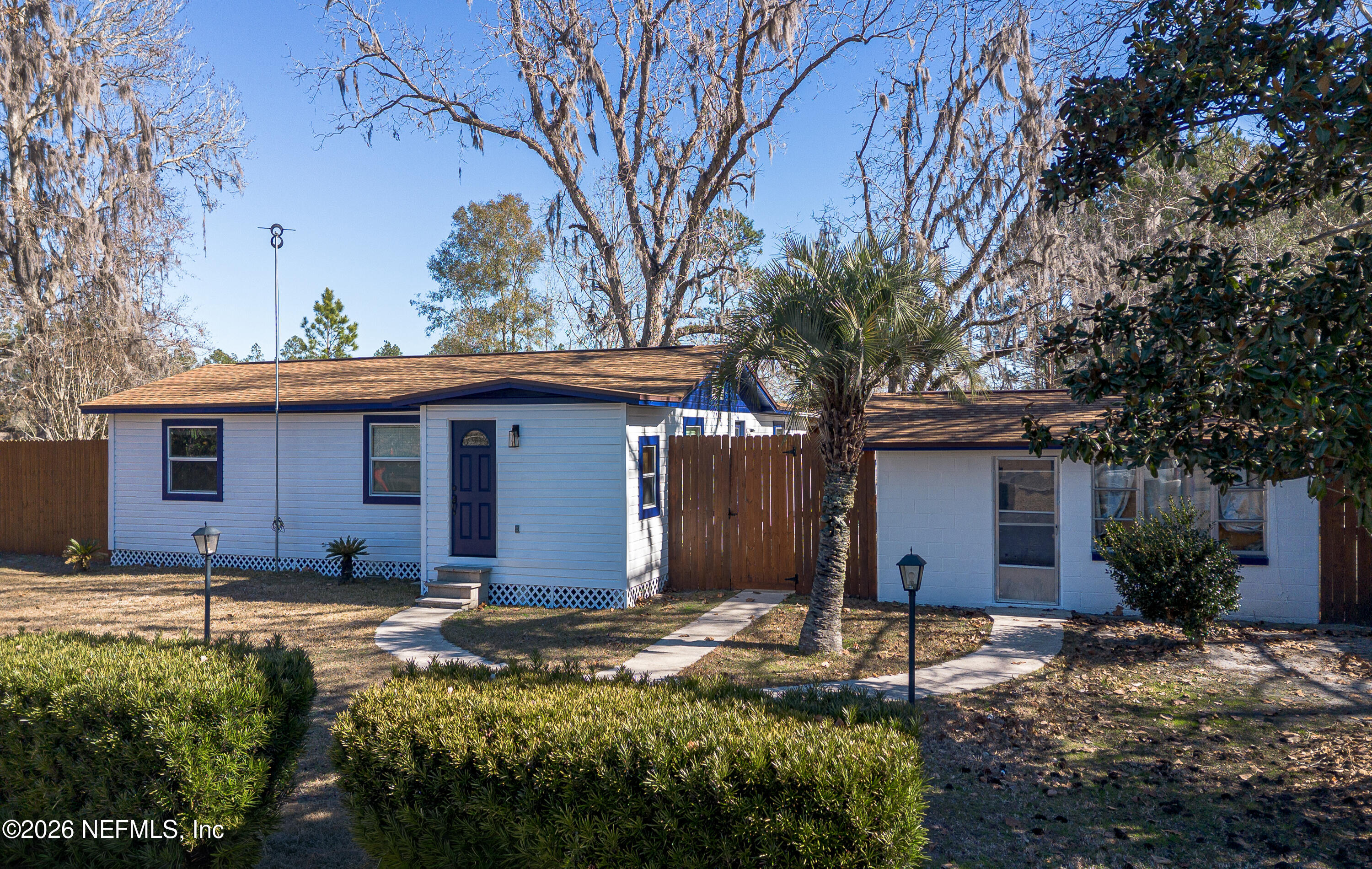 18273 Highway 16 Starke, FL 32091 - Photo 4 of 42 a front view of house with yard and trees around