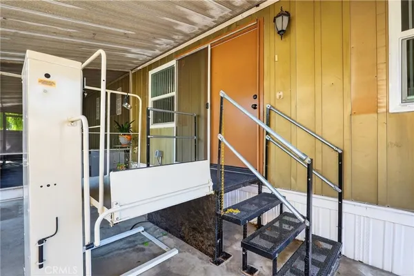 a view of an outdoor space
