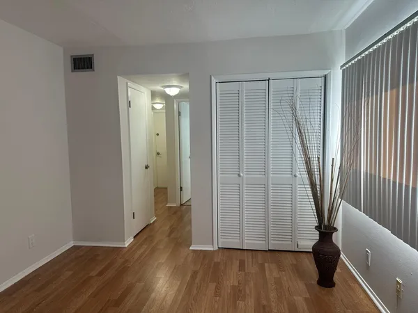 $900 | 4311 Crystal Lake Drive, Unit 416, Pompano Beach, FL 33073