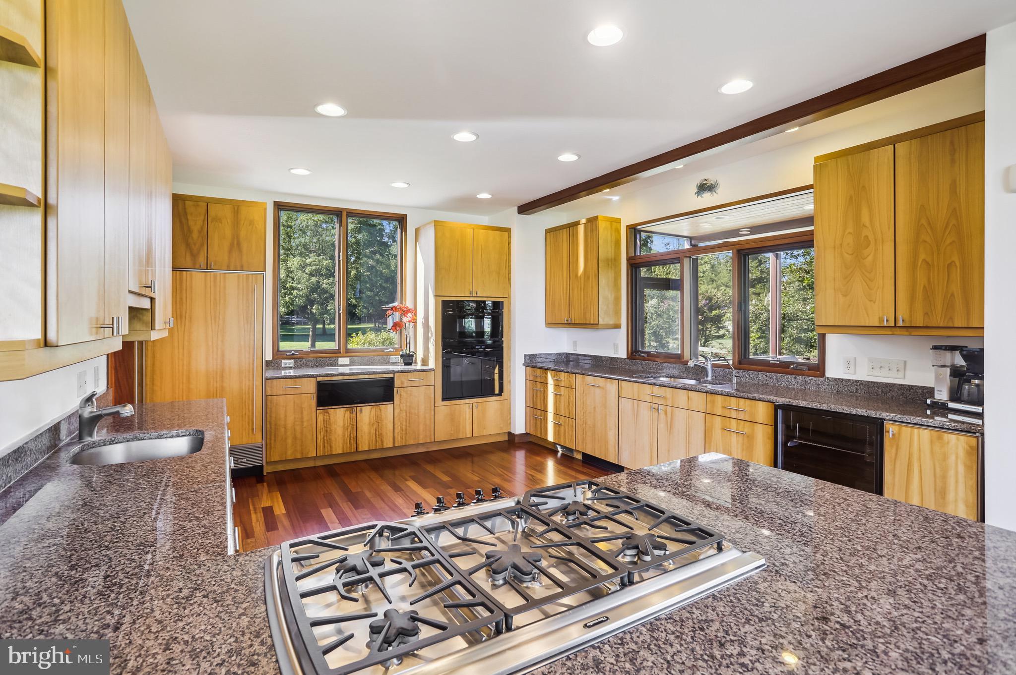 4168 Cadle Creek Road Edgewater, MD 21037 - Photo 16 of 80 Thermidor five burner gas cook top with downdraft.