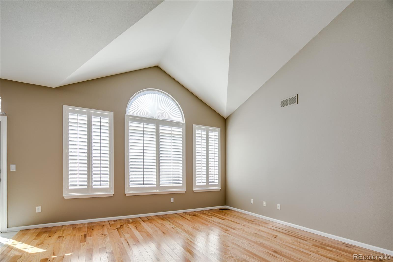 9591 South Hackberry Street Highlands Ranch, CO 80129 - Photo 9 of 32 Gallery Image 9