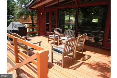 6701 Queens Ferry Road Baltimore, MD 21239 - Photo 17 of 30 Multiple Decks