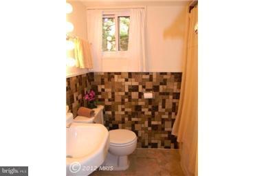 6701 Queens Ferry Road Baltimore, MD 21239 - Photo 22 of 30 Bath