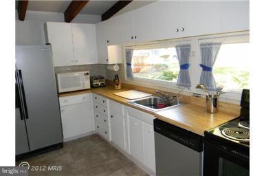 6701 Queens Ferry Road Baltimore, MD 21239 - Photo 8 of 30 Kitchen