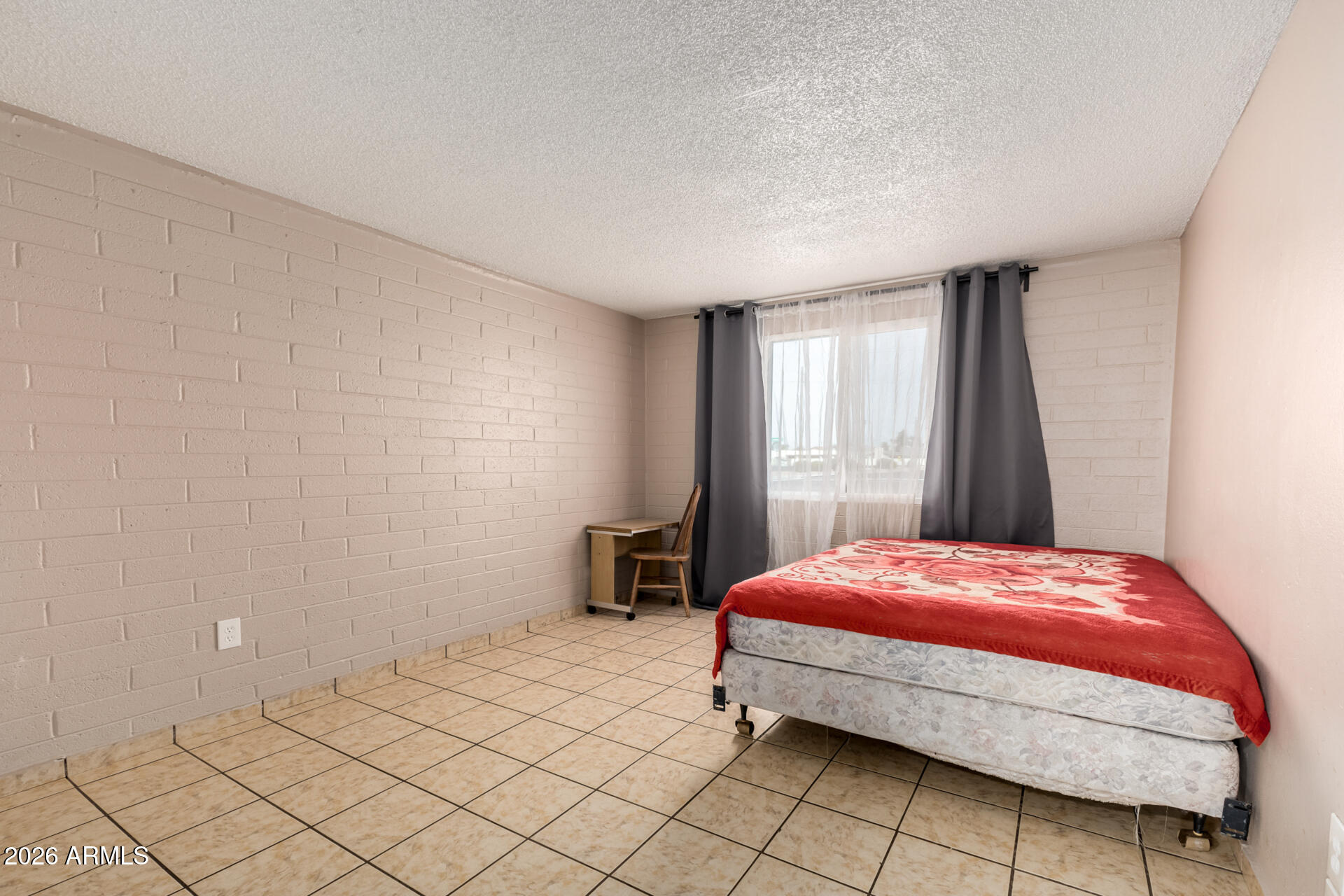 7265 West Camelback Road Phoenix, AZ 85033 - Photo 23 of 31 a bedroom with a bed and a window
