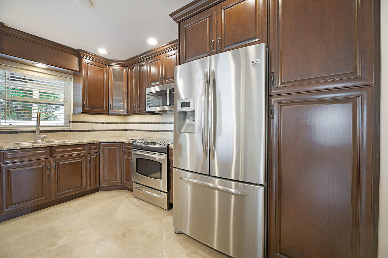 9485 Baritone Court Boca Raton, FL 33496 - Photo 19 of 47 Kitchen