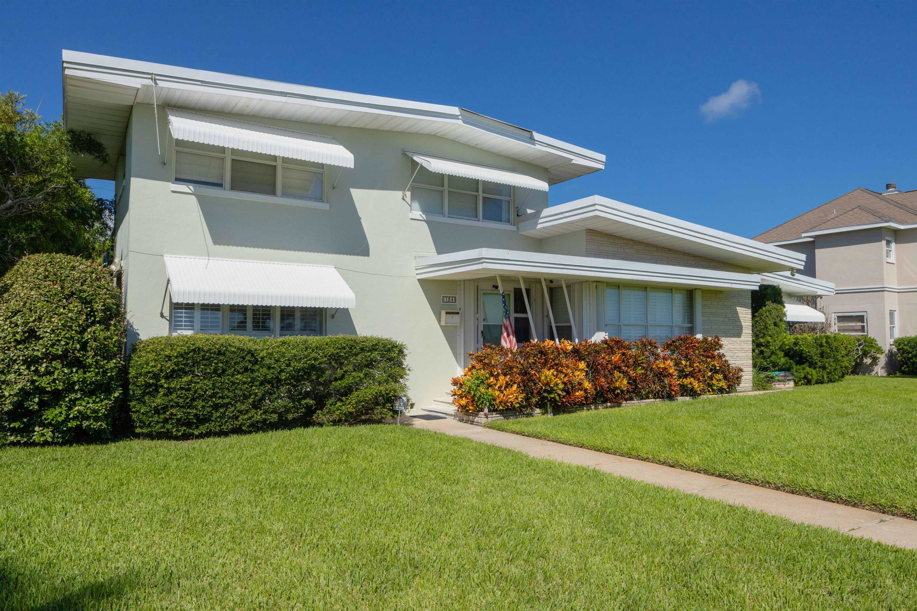 124 Inlet Drive St. Augustine, FL 32080 - Photo 14 of 45 a front view of a house with a garden