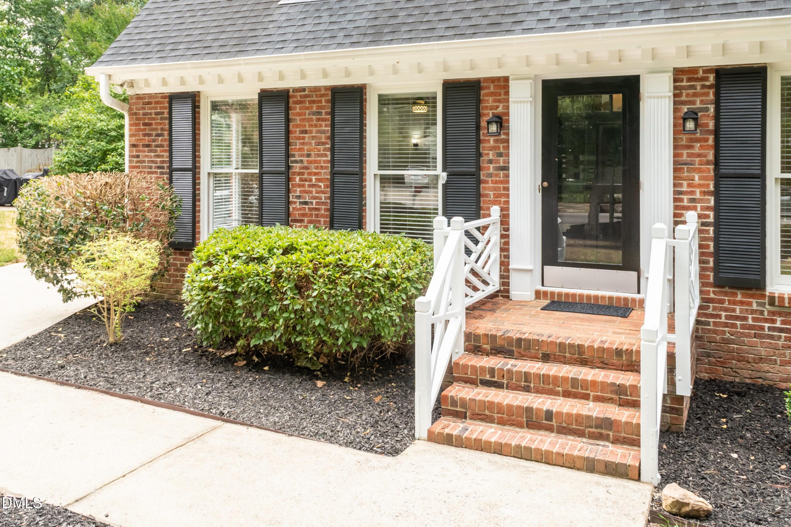 2621 Sawmill Road Raleigh, NC 27613 - Photo 4 of 39