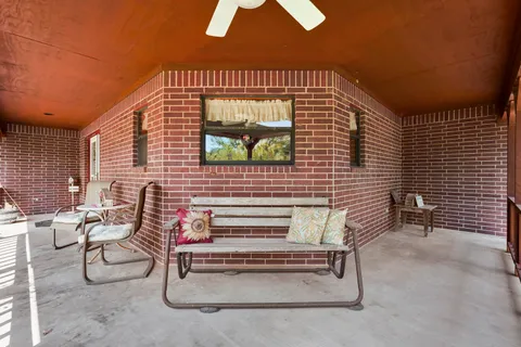 a view of entryway with seating space