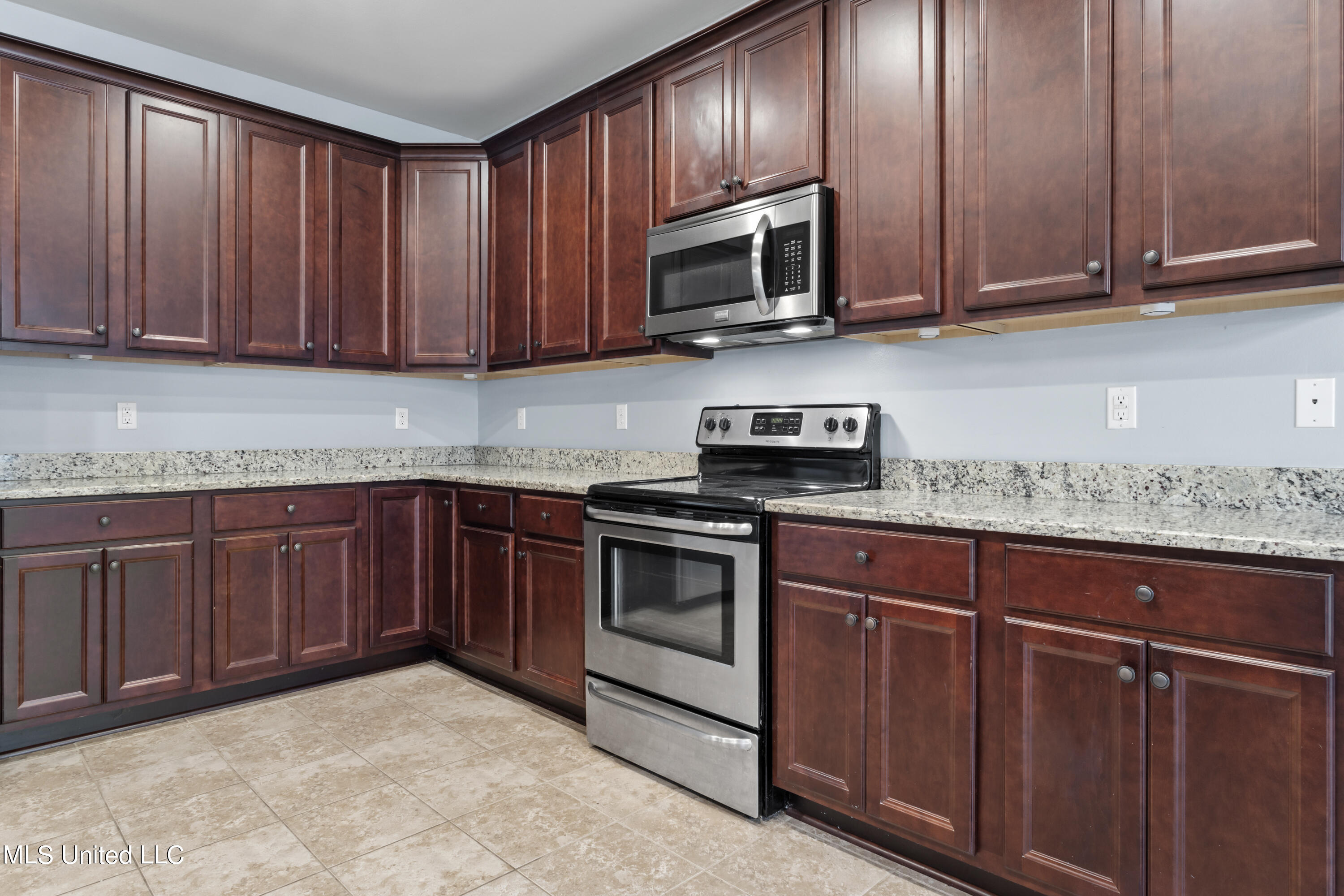 14255 Whippoorwill Road Gulfport, MS 39503 - Photo 10 of 32 010