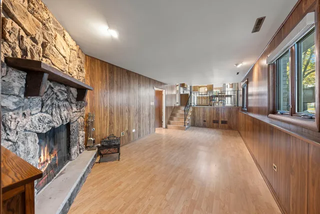 $395,000 | 3068 Hickory Road, Homewood, IL 60430