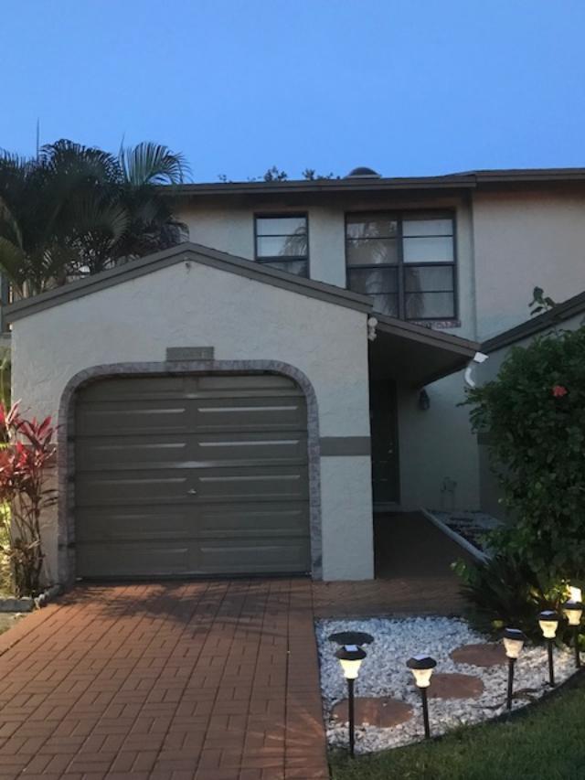 23286 Southwest 54th Way, Unit E Boca Raton, FL 33433 - Photo 2 of 24 Driveway Lighting