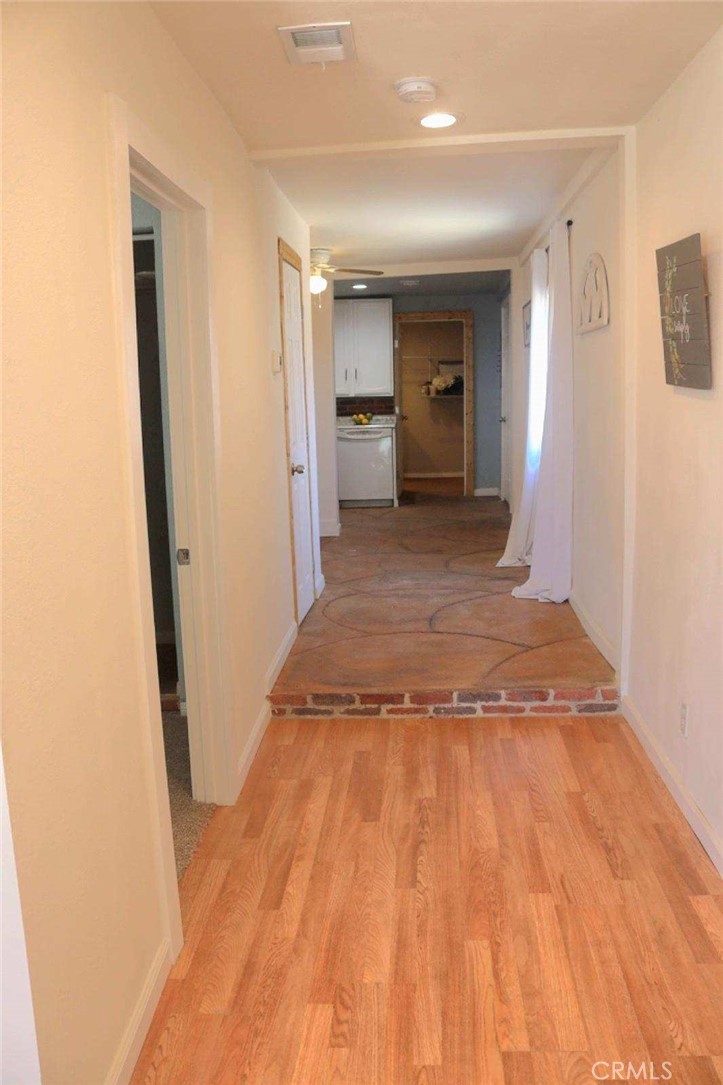 82414 3rd Street Trona, CA 93562 - Photo 20 of 24 Hallway