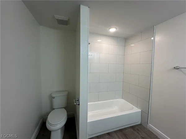 $2,200 | 136 Francis Avenue, Fort Myers, FL 33916