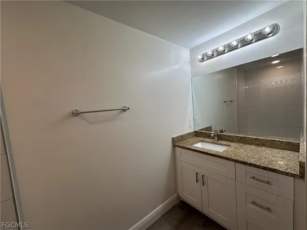 $2,200 | 136 Francis Avenue, Fort Myers, FL 33916