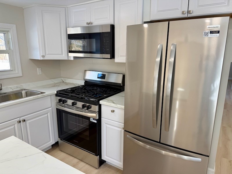 18 Airport Road Coventry, RI 02816 - Photo 10 of 23 Kitchen.