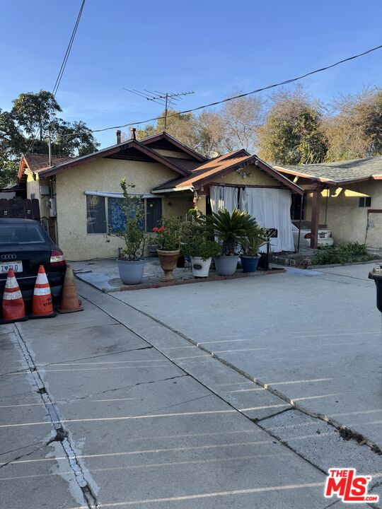 349 North Reno Street Los Angeles, CA 90026 - Photo 2 of 5 a view of a house with a patio