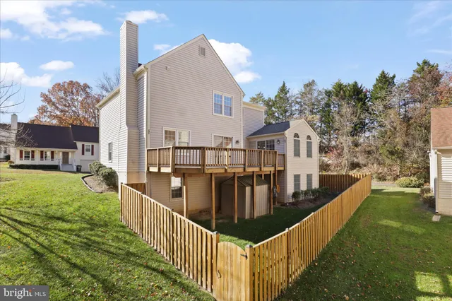 a view of a house with backyard and trees