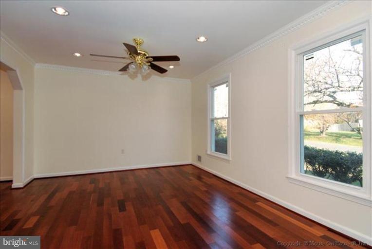 6612 Garrett Road Derwood, MD 20855 - Photo 14 of 30 Living Room