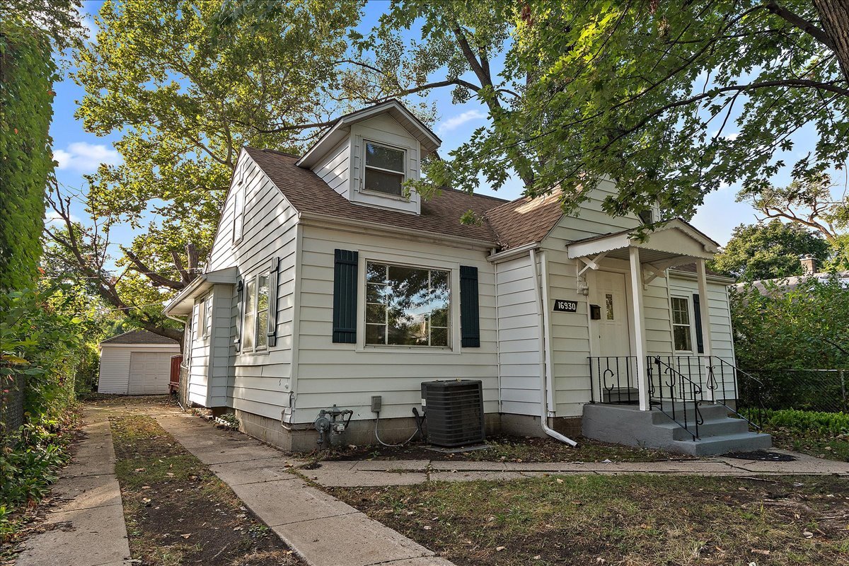 16930 Winchester Avenue Hazel Crest, IL 60429 - Photo 1 of 30