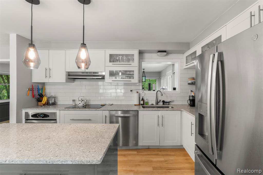 28317 New Castle Road Farmington Hills, MI 48331 - Photo 6 of 23