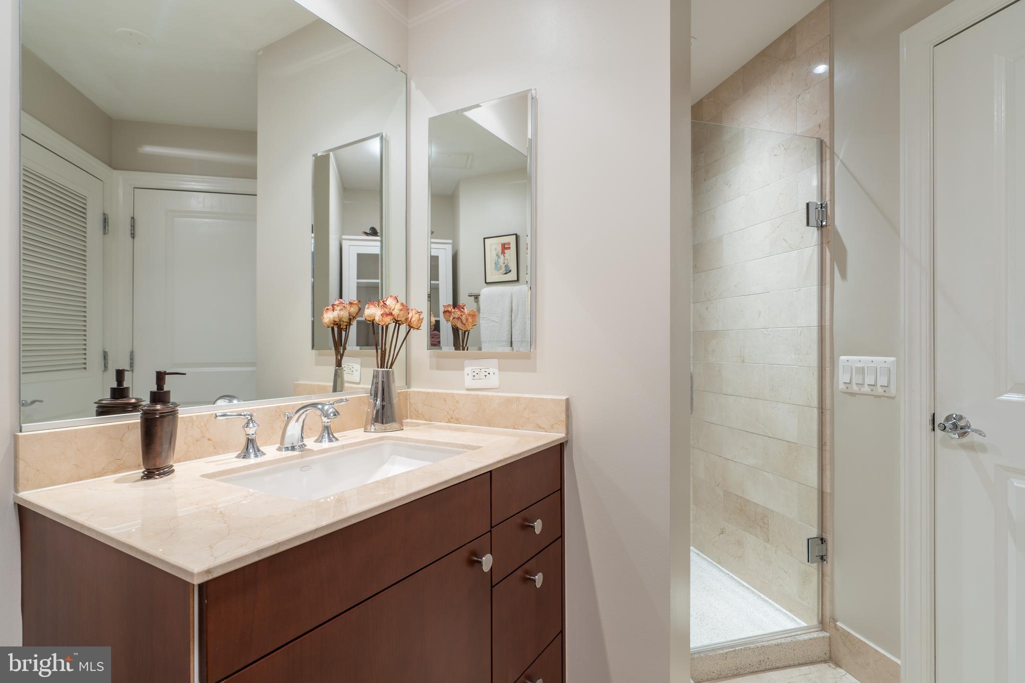 2425 L Street Northwest, Unit 314 Washington, DC 20037 - Photo 27 of 35 Full Hall Bath