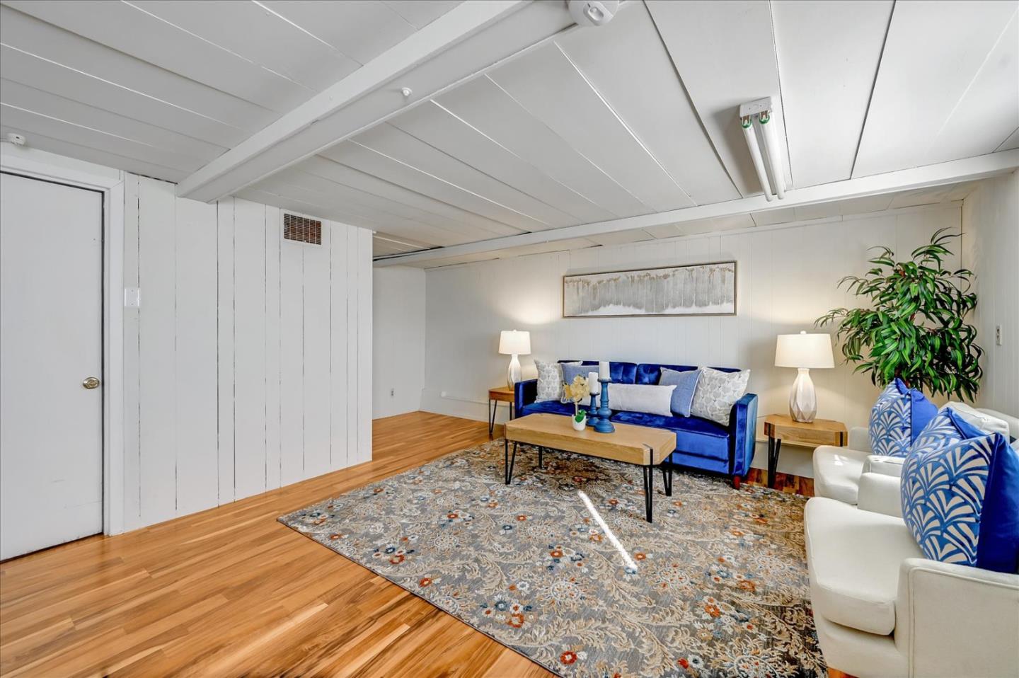 111 Genebern Way San Francisco, CA 94112 - Photo 19 of 37 a living room with furniture and wooden floor