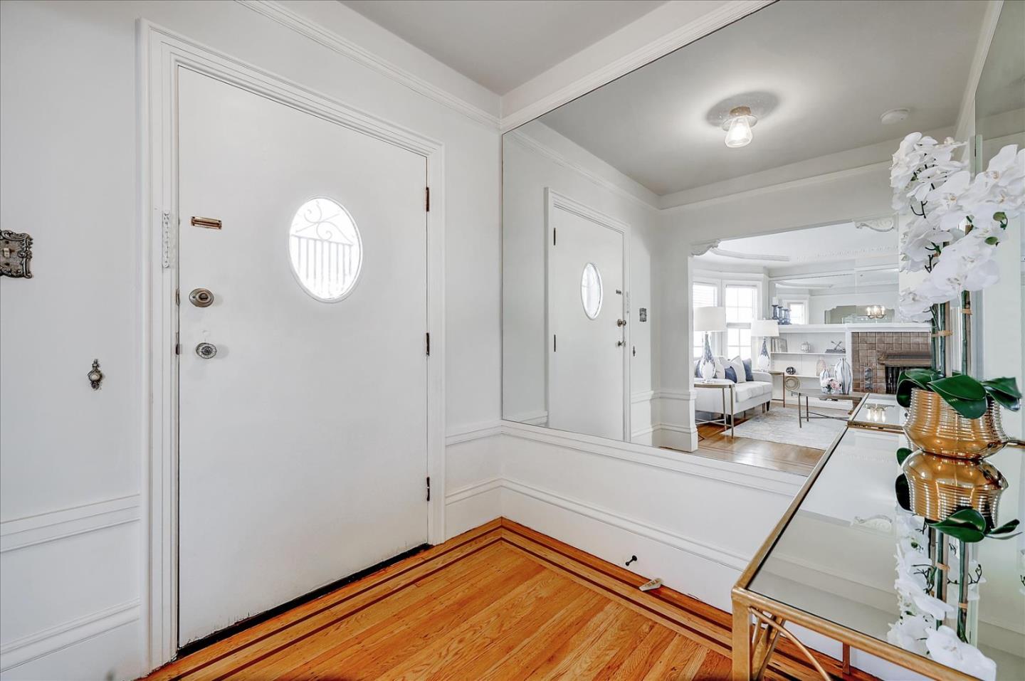 111 Genebern Way San Francisco, CA 94112 - Photo 5 of 37 a view of a living room and bathroom