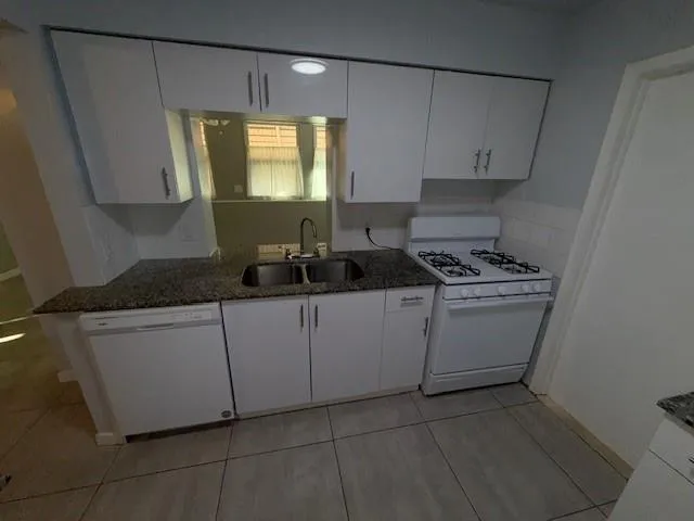 $3,300 | 9180 Northwest 25th Court, Sunrise, FL 33322