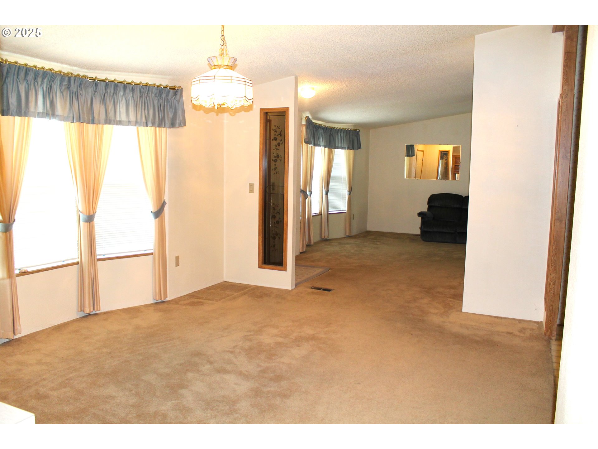 210 Mountain Boulevard Mount Vernon, OR 97865 - Photo 2 of 23 a view of a room with a chandelier