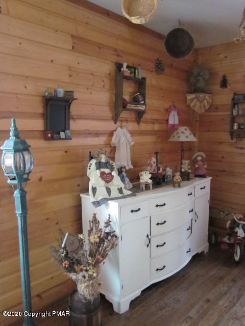 158 Cartwright Road Blakeslee, PA 18610 - Photo 6 of 15 FRONT ROOM