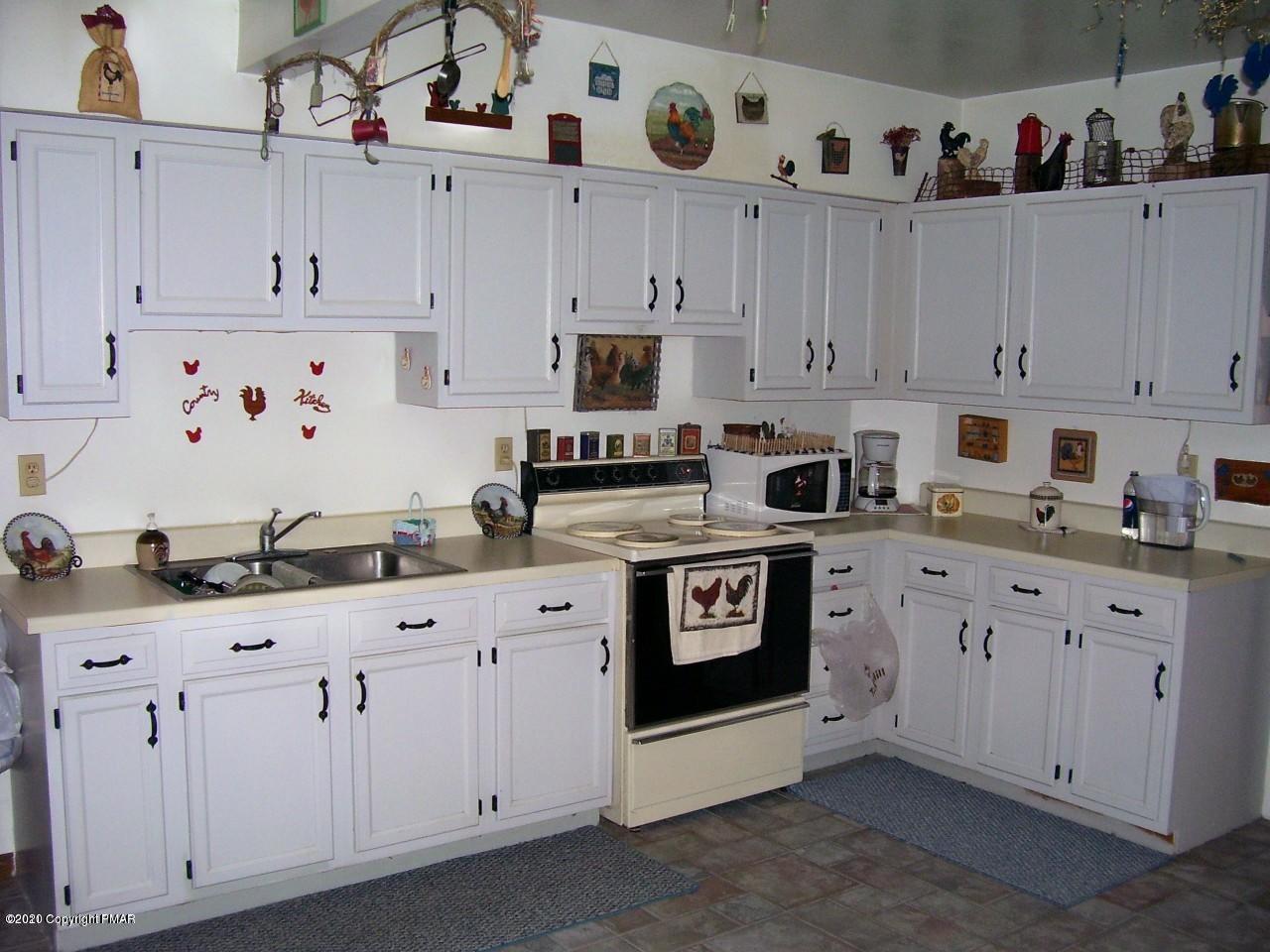 158 Cartwright Road Blakeslee, PA 18610 - Photo 9 of 15 KITCHEN