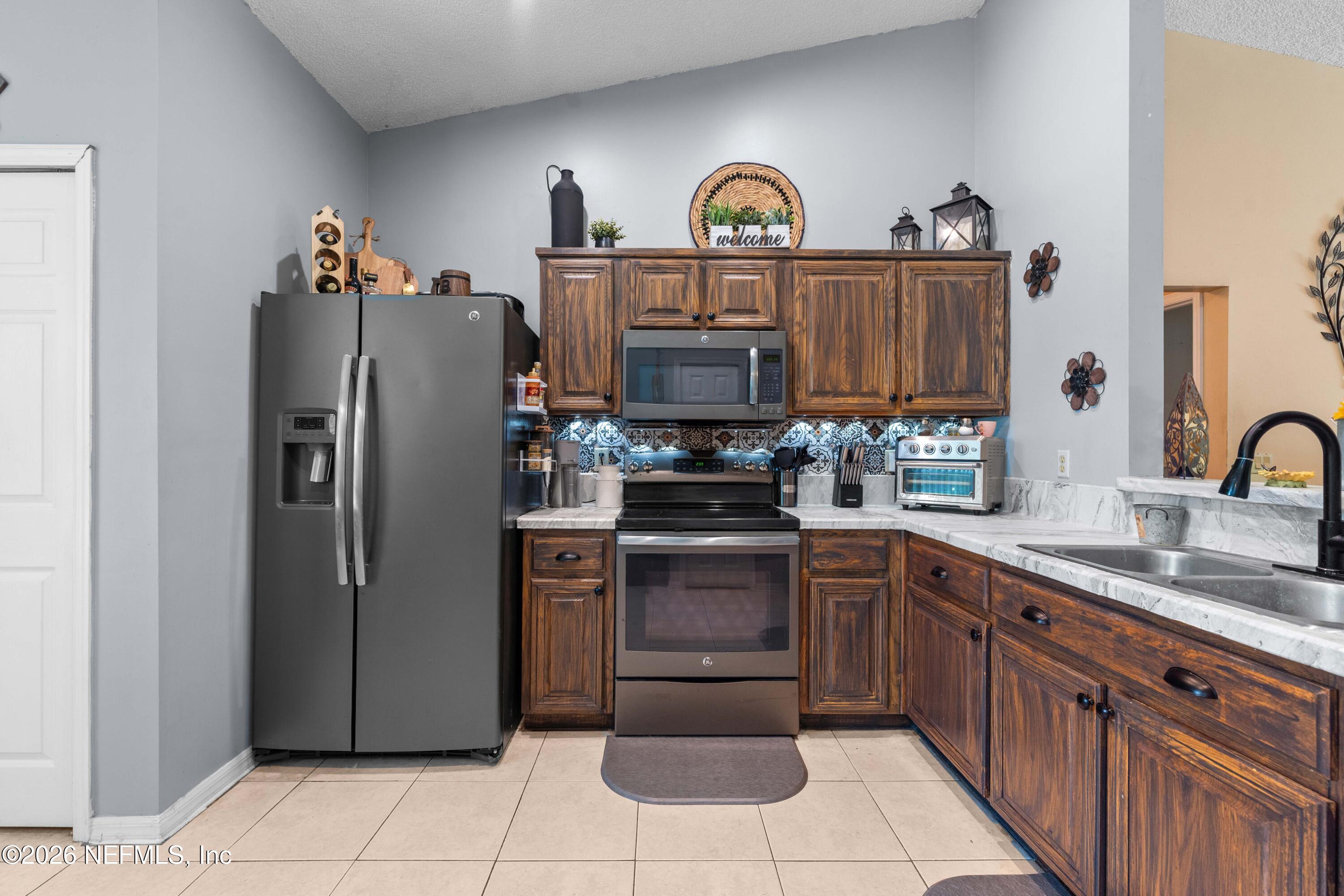 1563 Graduation Lane Middleburg, FL 32068 - Photo 4 of 27 1563 Graduation Ln-13