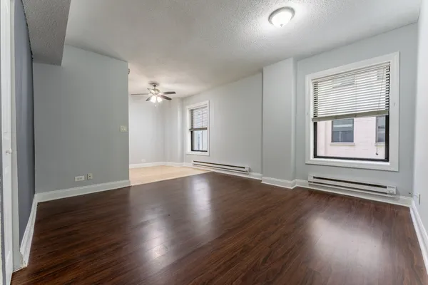 $2,308 | 4520 North Clarendon Avenue, Unit 504, Chicago, IL 60640