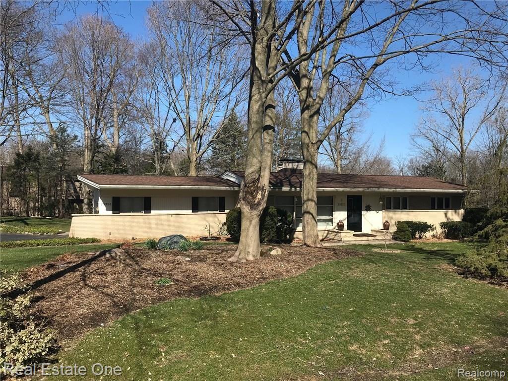 28353 Quail Hollow Road Farmington Hills, MI 48331 - Photo 2 of 31