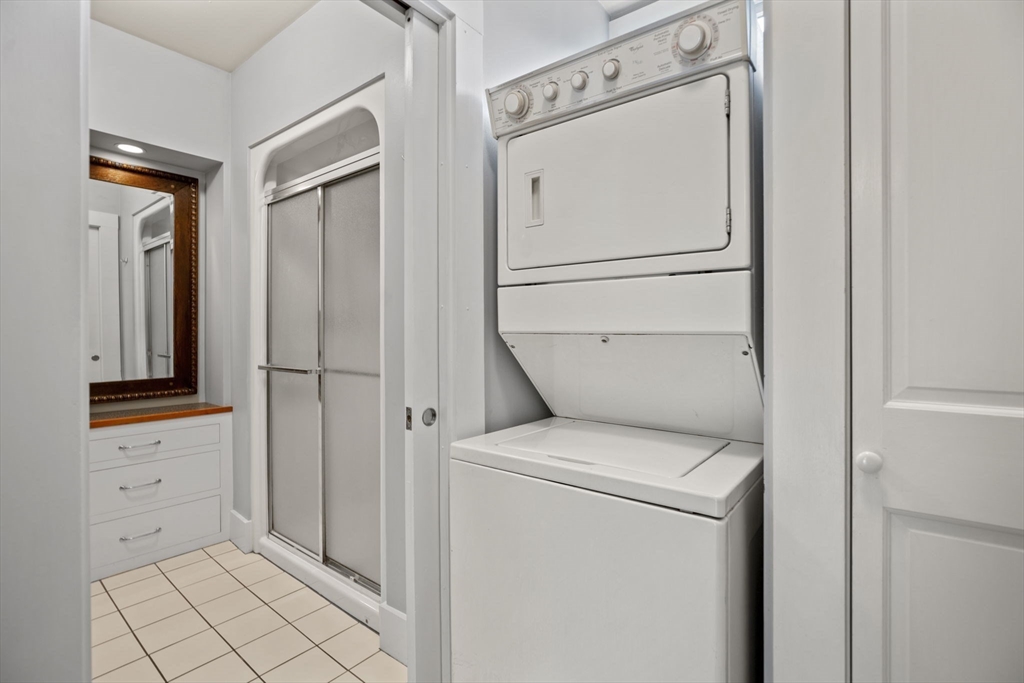 46 South Hampton Road Amesbury, MA 01913 - Photo 15 of 42 a utility room with closet dryer and washer