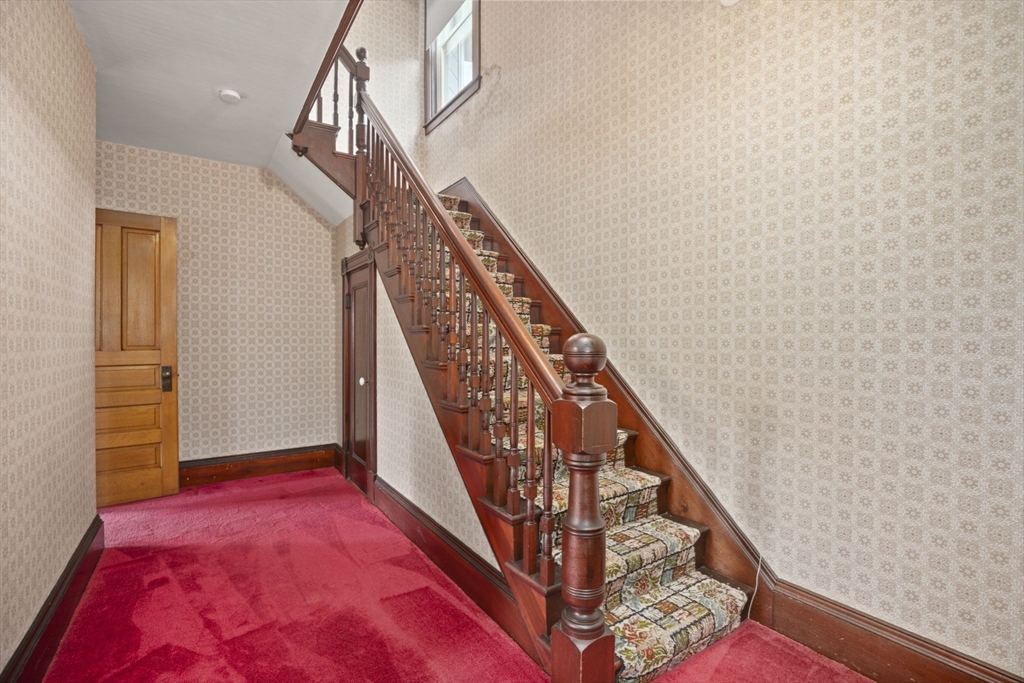 46 South Hampton Road Amesbury, MA 01913 - Photo 17 of 42 a view of an entryway