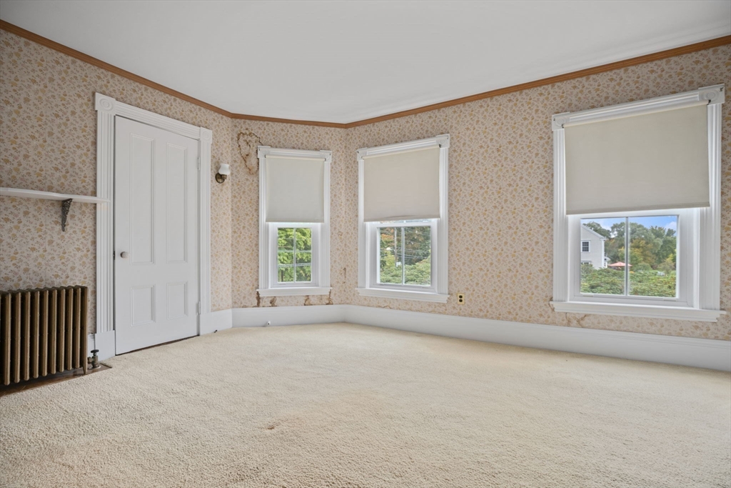 46 South Hampton Road Amesbury, MA 01913 - Photo 26 of 42 an empty room with windows and closet