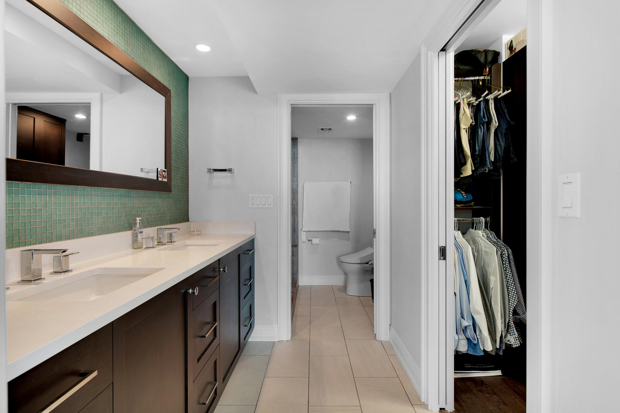 900 Ocean Drive, Unit 405 Juno Beach, FL 33408 - Photo 10 of 18 900-Ocean-Dr-405-Juno-Beach_DSC_1817