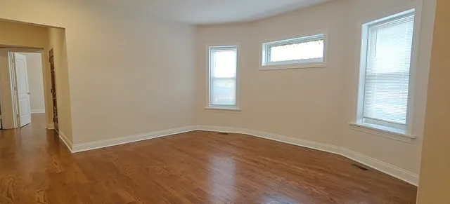 $2,500 | 4222 North Laramie Avenue, Unit 1, Chicago, IL 60641