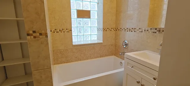 $2,500 | 4222 North Laramie Avenue, Unit 1, Chicago, IL 60641