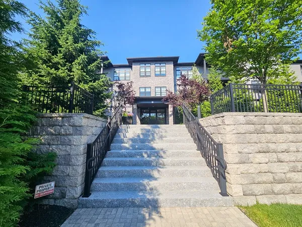 $685,000 | 2075 Lafayette Road, Unit 24, Portsmouth, NH 03801