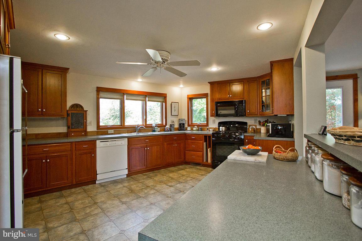 188 April Lane Lititz, PA 17543 - Photo 13 of 50