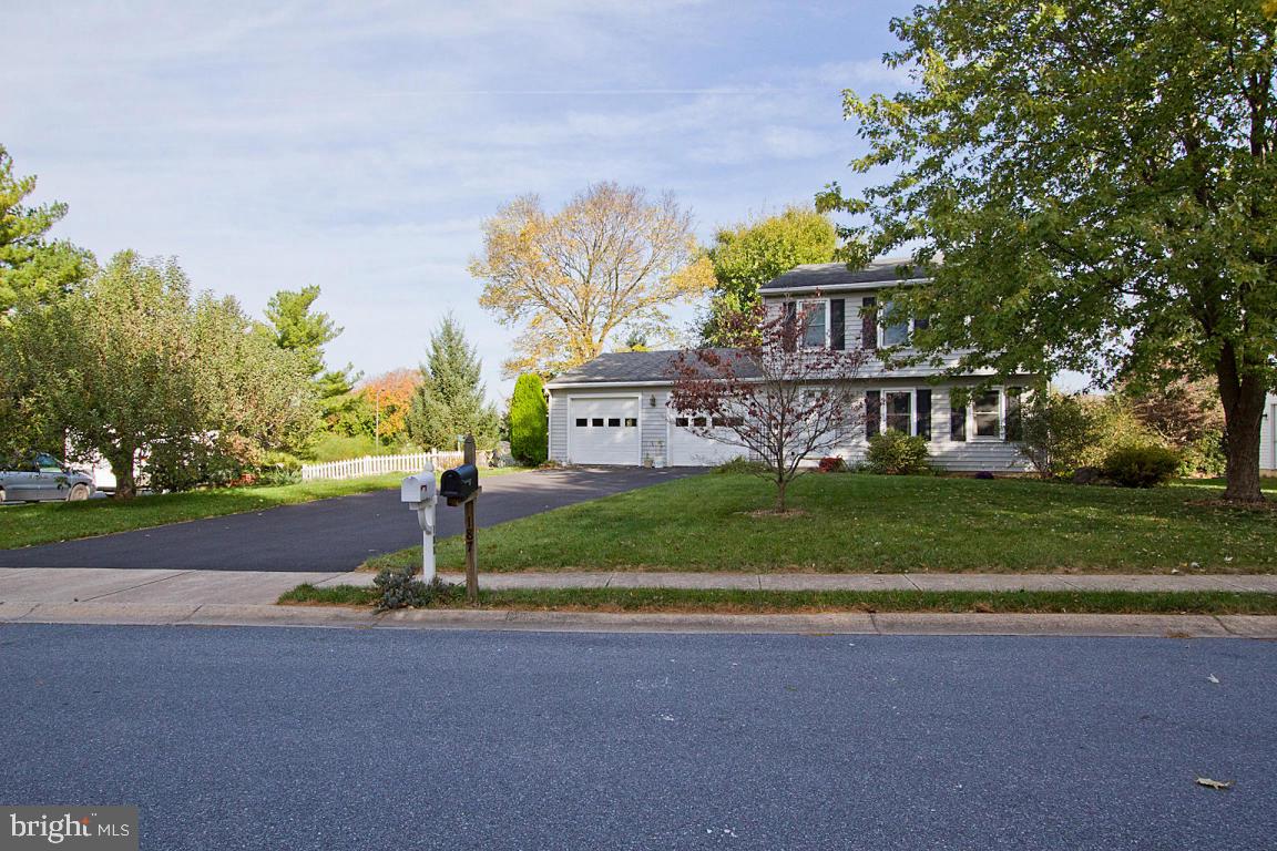 188 April Lane Lititz, PA 17543 - Photo 4 of 50