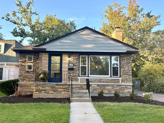 $319,000 | 2039 Marston Lane, Flossmoor, IL 60422